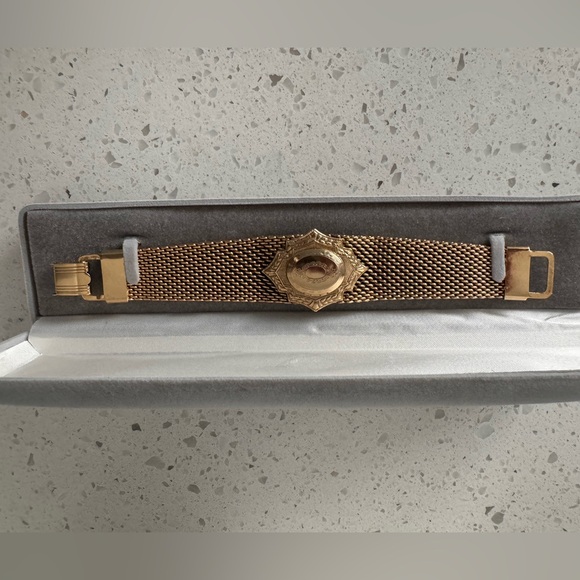 Vintage Goldtone mesh bracelet with locket - Picture 1 of 4